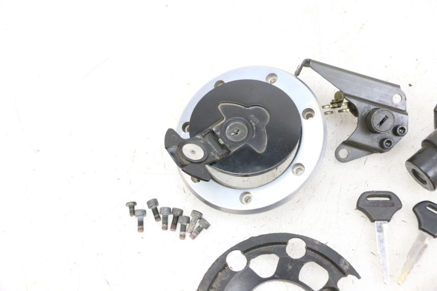 photo de KIT SERRURE CLE NEIMAN KAWASAKI ZR 7 750 (1999 - 2001) - Autre angle de vue