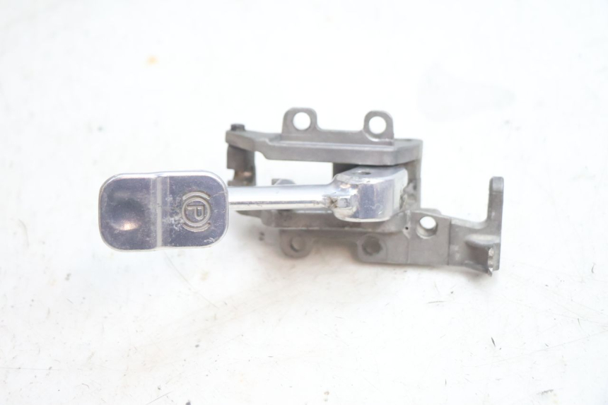 photo de LEVIER FREIN PARKING GILERA GP 800 (2007 - 2013) - Points de fixation
