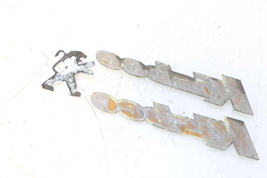 photo de LOGO MARQUE PEUGEOT KISBEE 4T 50 (2018 - 2022) - Gros plan technique