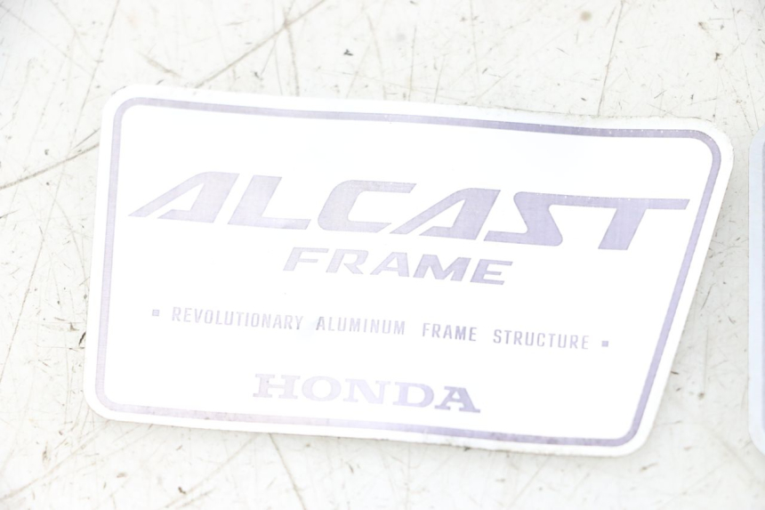 photo de LOGO MARQUE HONDA NSR R 125 (1994 - 2003) - Autre angle de vue