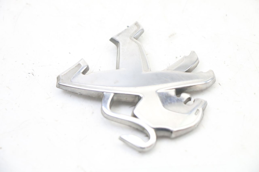photo de LOGO MARQUE PEUGEOT SATELIS 125 (2013 - 2018) - Détail de la pièce