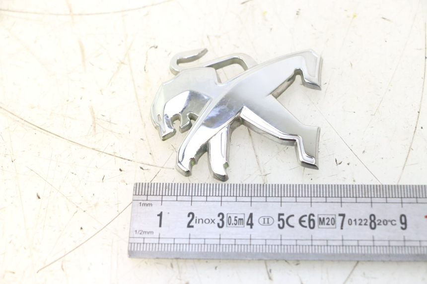 photo de LOGO MARQUE PEUGEOT SATELIS 125 (2013 - 2018) - Zoom état d’usage