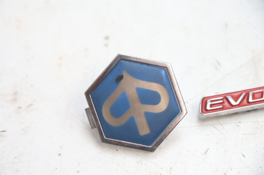 photo de LOGO MARQUE PIAGGIO X9 EVOLUTION 125 (2003 - 2007) - Détail de la pièce