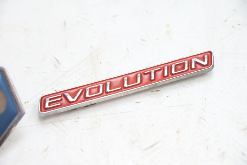 photo de LOGO MARQUE PIAGGIO X9 EVOLUTION 125 (2003 - 2007) - Zoom état d’usage