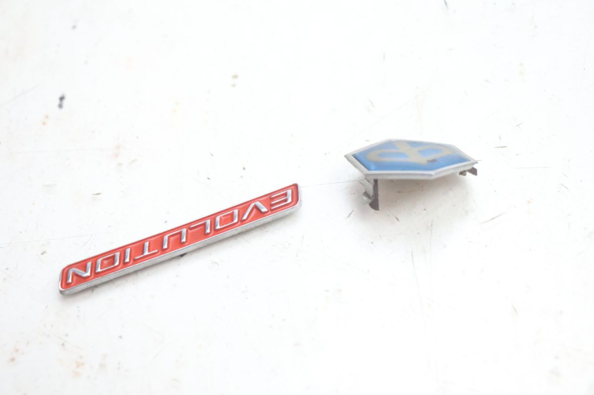 photo de LOGO MARQUE PIAGGIO X9 EVOLUTION 125 (2003 - 2007) - Autre angle de vue