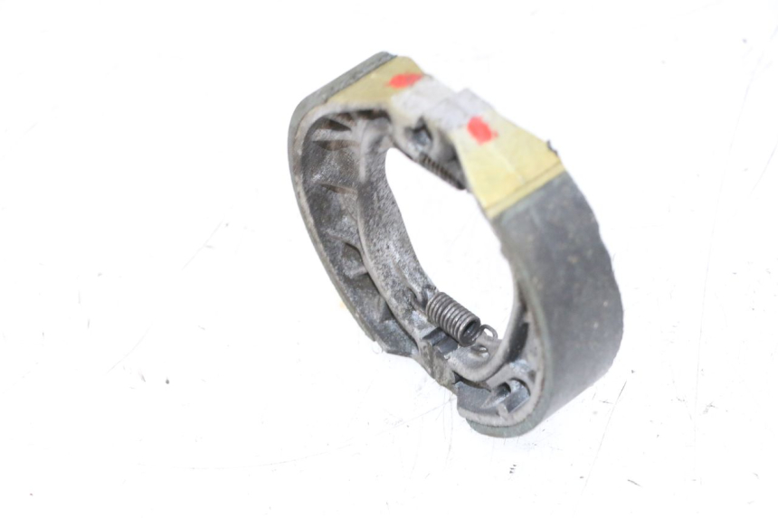 photo de MACHOIRE FREIN PEUGEOT KISBEE 2T 50 (2010 - 2017) - Détail de la pièce