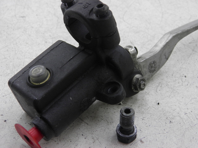 photo de MAITRE CYLINDRE AVANT APRILIA LEONARDO 125 (1999 - 2001)