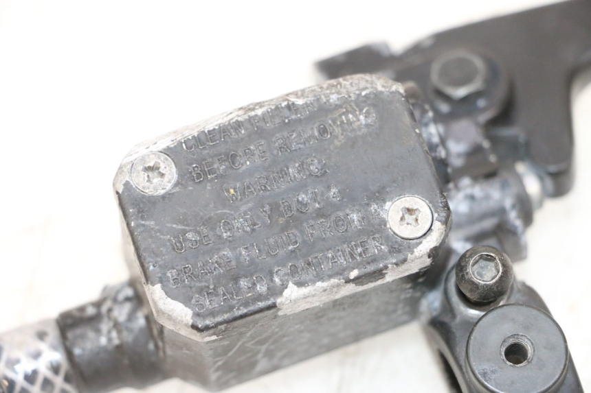 photo de MAITRE CYLINDRE AVANT MBK BOOSTER SPIRIT NAKED 50 (2004 - 2017) - Gros plan technique