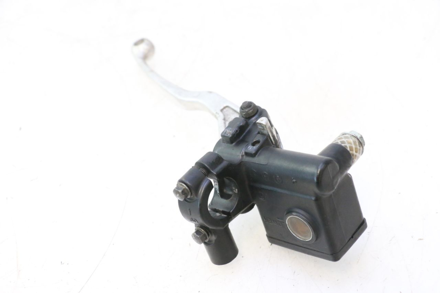 photo de MAITRE CYLINDRE AVANT SUZUKI BURGMAN 125 (2007 - 2014) - Gros plan technique