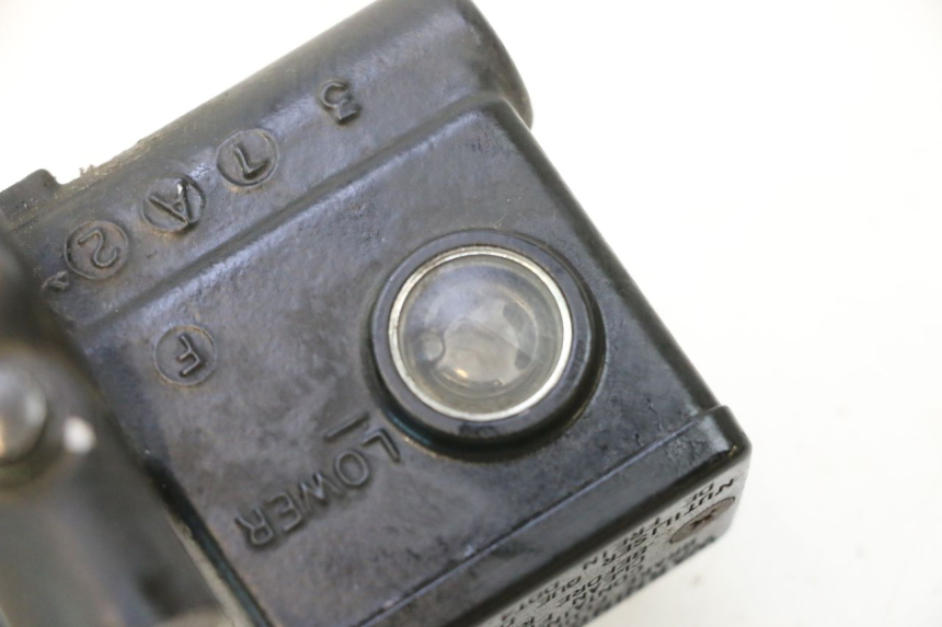 photo de MAITRE CYLINDRE AVANT SUZUKI BURGMAN 125 (2007 - 2014) - Autre angle de vue