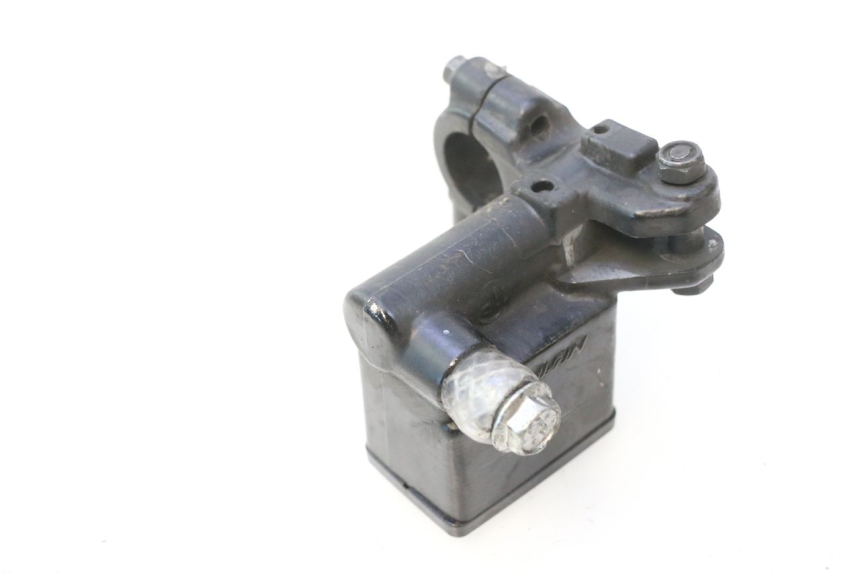 photo de MAITRE CYLINDRE AVANT SUZUKI BURGMAN 125 (2007 - 2014) - Gros plan technique