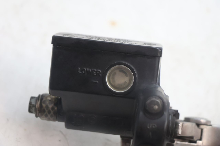 photo de MAITRE CYLINDRE AVANT SUZUKI BURGMAN EXECUTIVE ABS 650 (2006 - 2012) - Points de fixation