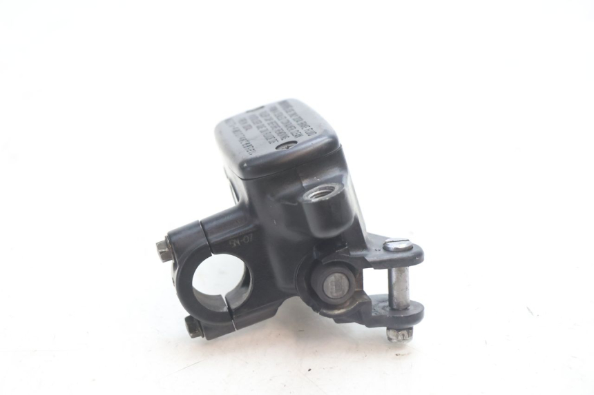photo de MAITRE CYLINDRE AVANT HONDA CB F HORNET 600 (2005 - 2006) - Autre angle de vue