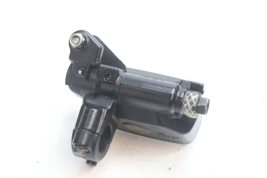 photo de MAITRE CYLINDRE AVANT HONDA CB F HORNET 600 (2005 - 2006) - Vue d’ensemble