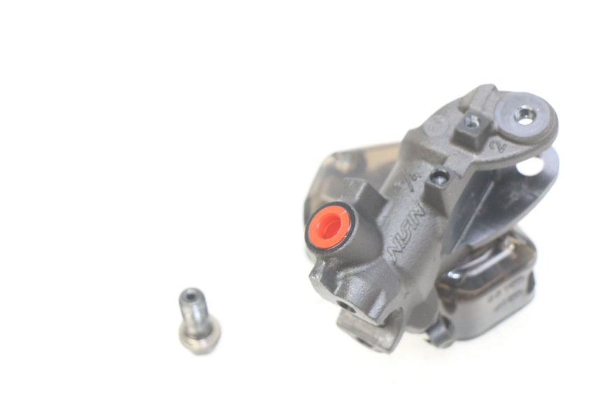 photo de MAITRE CYLINDRE AVANT HONDA CB R 1000 (2018 - 2023) - Autre angle de vue