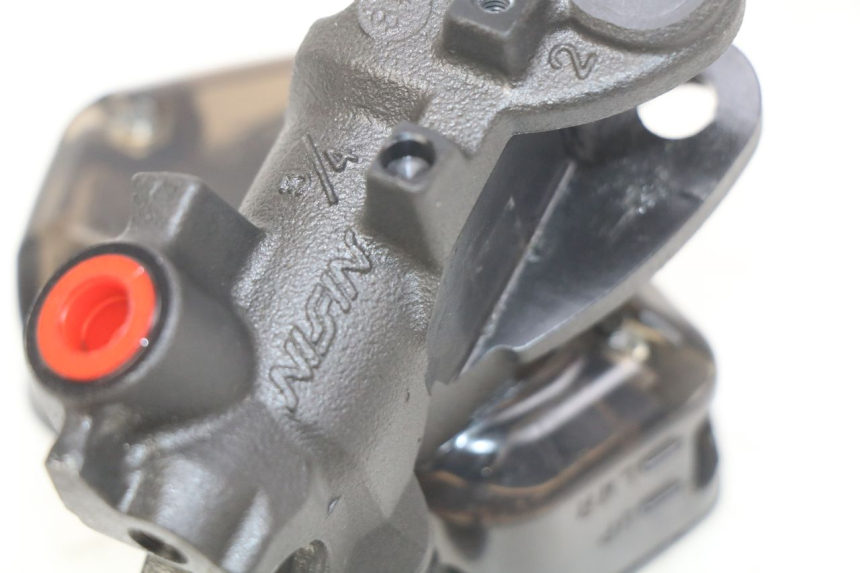 photo de MAITRE CYLINDRE AVANT HONDA CB R 1000 (2018 - 2023) - Gros plan technique