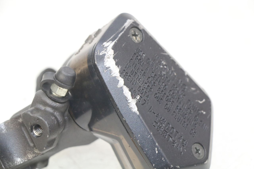 photo de MAITRE CYLINDRE AVANT HONDA CB R 1000 (2018 - 2023) - Points de fixation