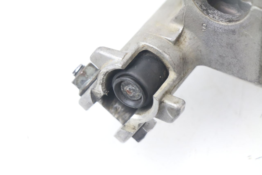 photo de MAITRE CYLINDRE AVANT HONDA CRF CR-F 450 (2001 - 2005) - Gros plan technique