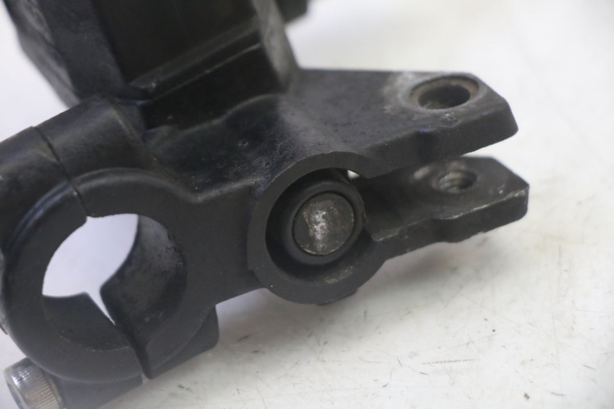 photo de MAITRE CYLINDRE AVANT SYM CROX 4T 50 (2016 - 2023) - Gros plan technique