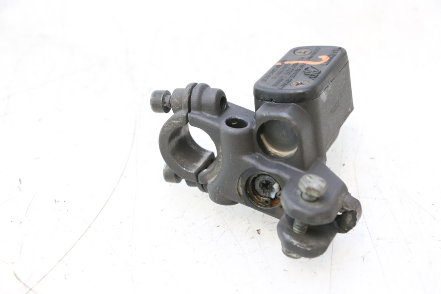 photo de MAITRE CYLINDRE AVANT HM HONDA DERAPAGE 50 (2007 - 2009) - Points de fixation