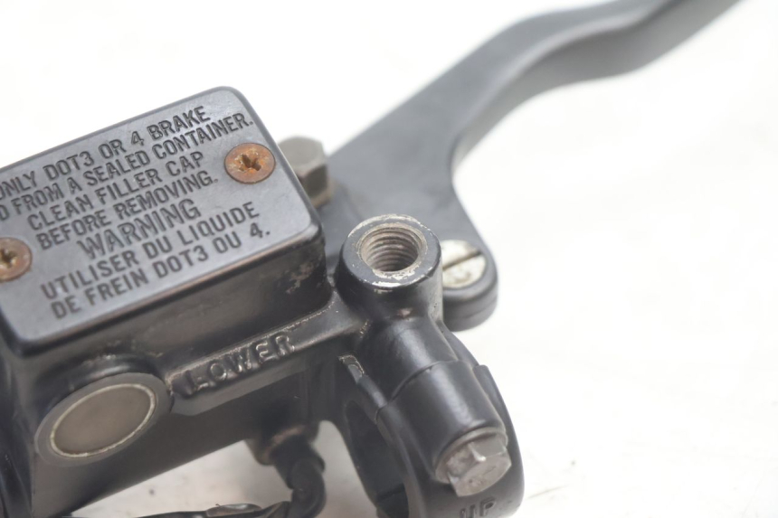 photo de MAITRE CYLINDRE AVANT SUZUKI DR S 600 (1985 - 1989) - Zoom état d’usage