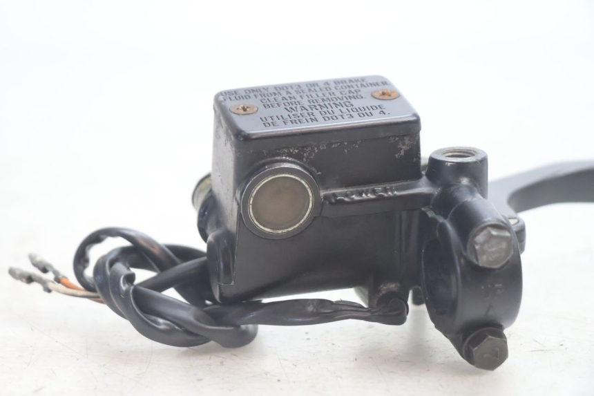 photo de MAITRE CYLINDRE AVANT SUZUKI DR S 600 (1985 - 1989) - Autre angle de vue