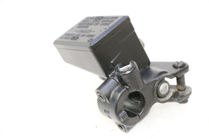 photo de MAITRE CYLINDRE AVANT KAWASAKI ER-6 ER6 N 650 (2005 - 2009) - Points de fixation