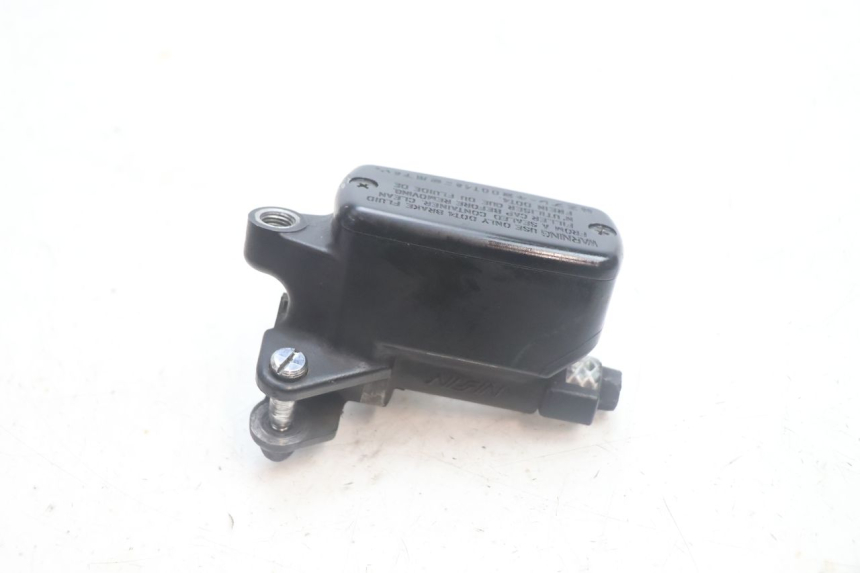 photo de MAITRE CYLINDRE AVANT HONDA FJS SILVER WING SILVERWING 400 (2005 - 2008) - Gros plan technique