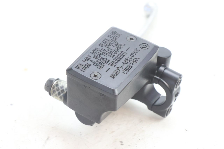 photo de MAITRE CYLINDRE AVANT YAMAHA FZ8 800 (2010 - 2016) - Points de fixation