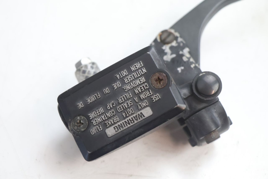 photo de MAITRE CYLINDRE AVANT KAWASAKI GPX F ZX750F 750 (1986 - 1990) - Détail de la pièce
