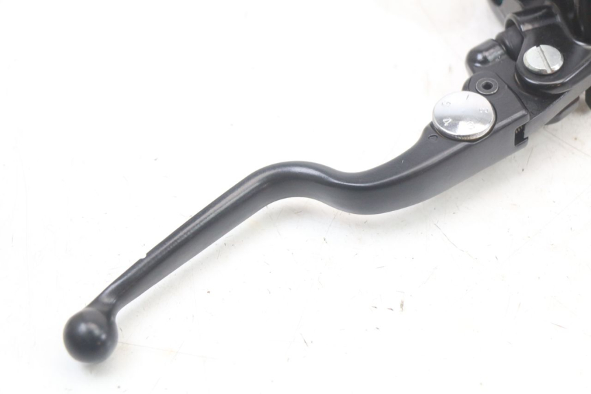 photo de MAITRE CYLINDRE AVANT HUSQVARNA SVARTPILEN 401 (2018 - 2023) - Points de fixation