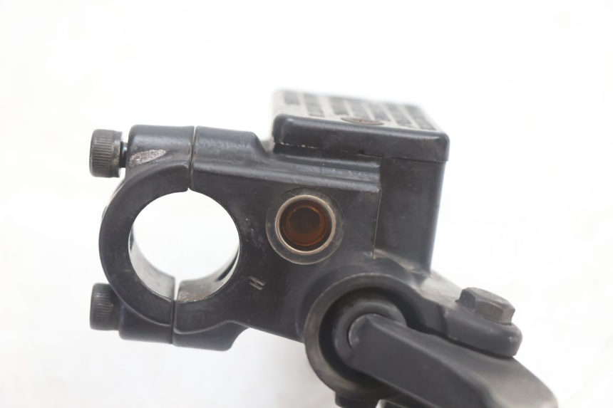 photo de MAITRE CYLINDRE AVANT PEUGEOT KISBEE 2T 50 (2010 - 2017) - Points de fixation