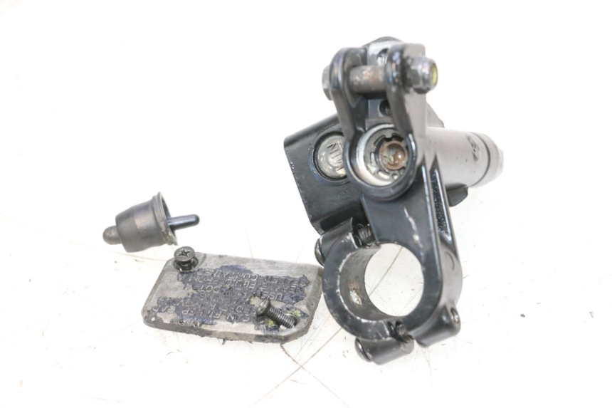 photo de MAITRE CYLINDRE AVANT PIAGGIO MP3 RL 250 (2006 - 2010) - Gros plan technique