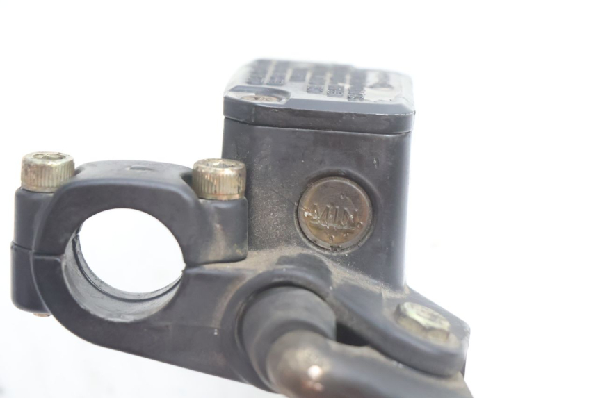 photo de MAITRE CYLINDRE AVANT YAMAHA NEO'S NEOS 2T 50 (1998 - 2007) - Points de fixation