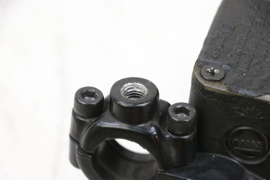 photo de MAITRE CYLINDRE AVANT YAMAHA NEOS NEO'S 4T 50 (2008 - 2016) - Détail de la pièce