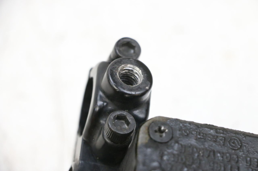 photo de MAITRE CYLINDRE AVANT YAMAHA NEOS NEO'S 4T 50 (2008 - 2016) - Autre angle de vue