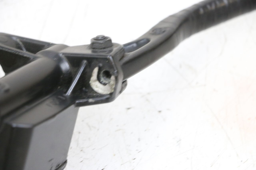 photo de MAITRE CYLINDRE AVANT YAMAHA NEOS NEO'S 4T 50 (2008 - 2016) - Gros plan technique