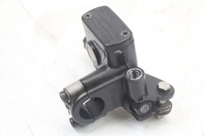 photo de MAITRE CYLINDRE AVANT HONDA PCX (JF28) 125 (2009 - 2011) - Autre angle de vue