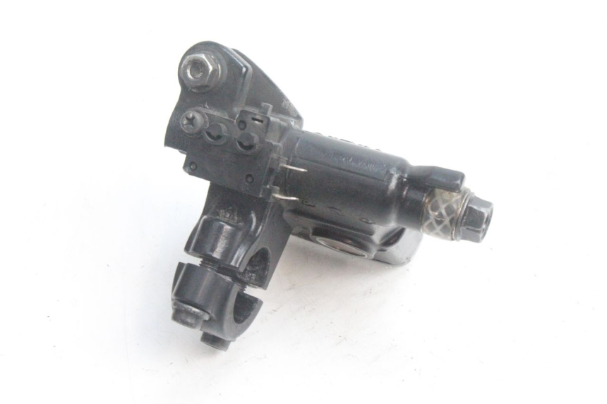 photo de MAITRE CYLINDRE AVANT HONDA PCX (JF28) 125 (2009 - 2011) - Points de fixation