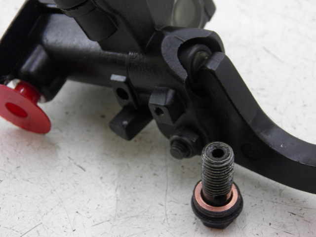 photo de MAITRE CYLINDRE AVANT PEUGEOT V-CLIC VCLIC 50 (2007 - 2013)