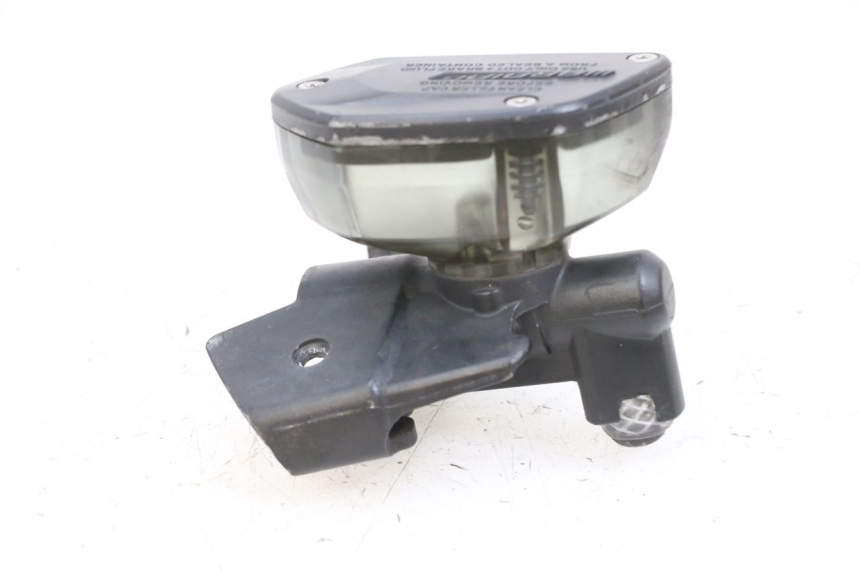 photo de MAITRE CYLINDRE AVANT BMW R RT ABS 1200 (2010 - 2014) - Points de fixation