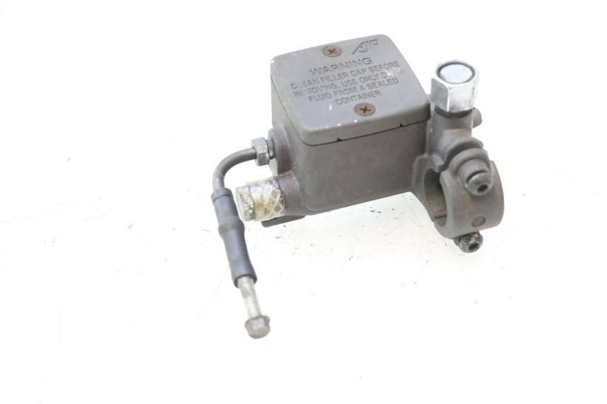 photo de MAITRE CYLINDRE AVANT PEUGEOT SATELIS 125 (2006 - 2009) - Points de fixation