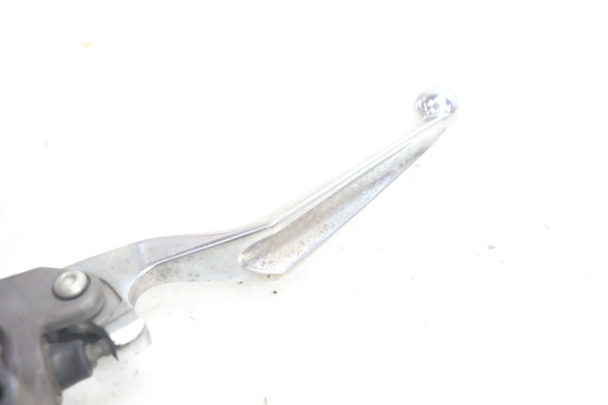 photo de MAITRE CYLINDRE AVANT PEUGEOT SATELIS 125 (2006 - 2009) - Autre angle de vue