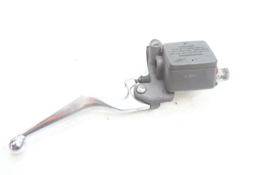 photo de MAITRE CYLINDRE AVANT PEUGEOT SATELIS 125 (2006 - 2009) - Points de fixation