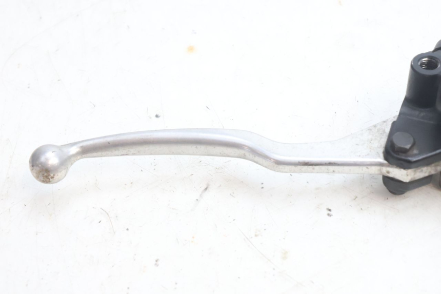 photo de MAITRE CYLINDRE AVANT PEUGEOT SATELIS 125 (2006 - 2009) - Points de fixation