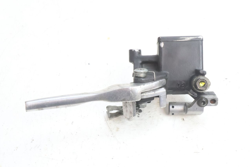 photo de MAITRE CYLINDRE AVANT HONDA SH 125 (2001 - 2003) - Gros plan technique