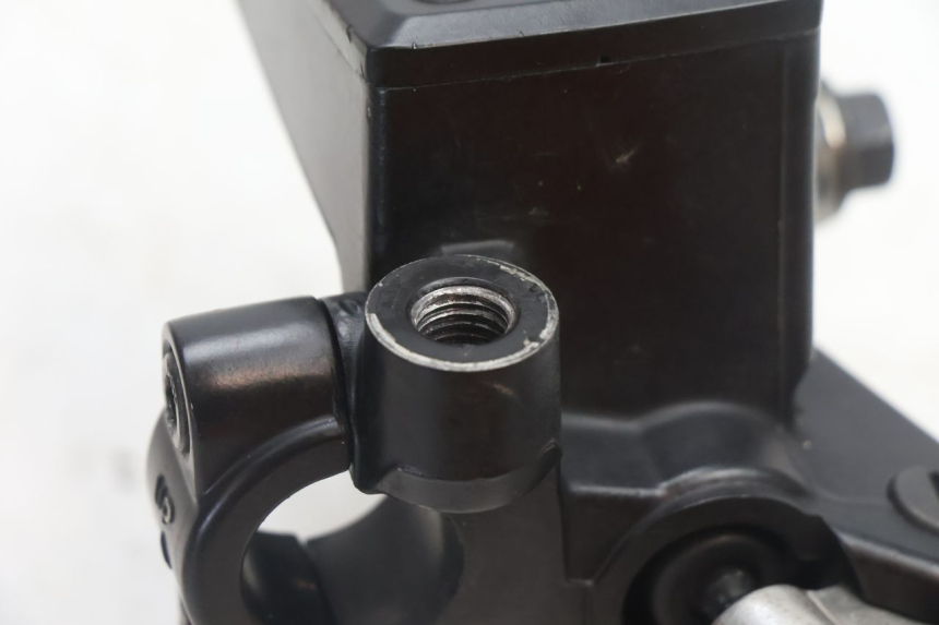 photo de MAITRE CYLINDRE AVANT YAMAHA TDM ABS 900 (2002 - 2014) - Vue d’ensemble