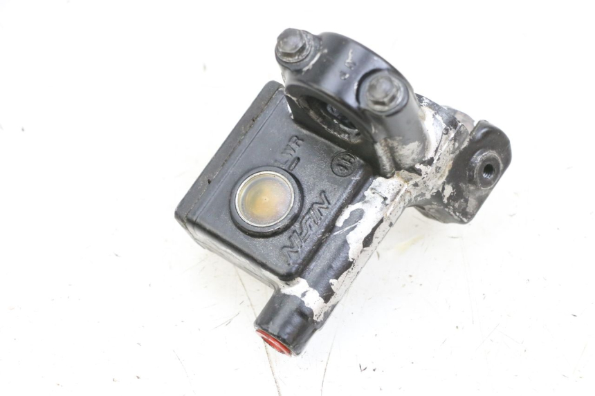 photo de MAITRE CYLINDRE AVANT YAMAHA TTR 125 (2000 - 2020) - Gros plan technique