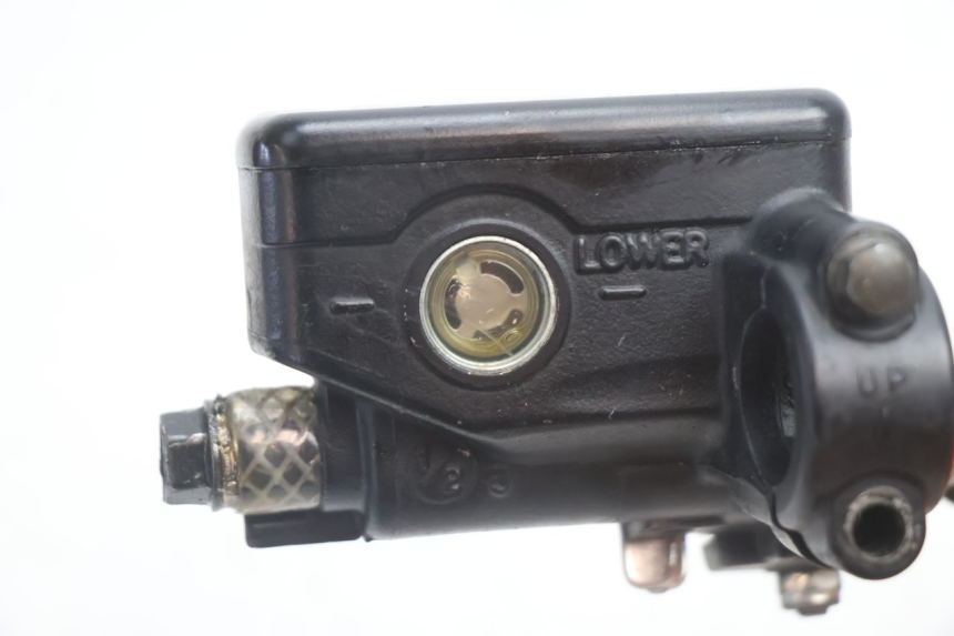 photo de MAITRE CYLINDRE AVANT HONDA VFR FI RC46 800 (1998 - 2001) - Gros plan technique