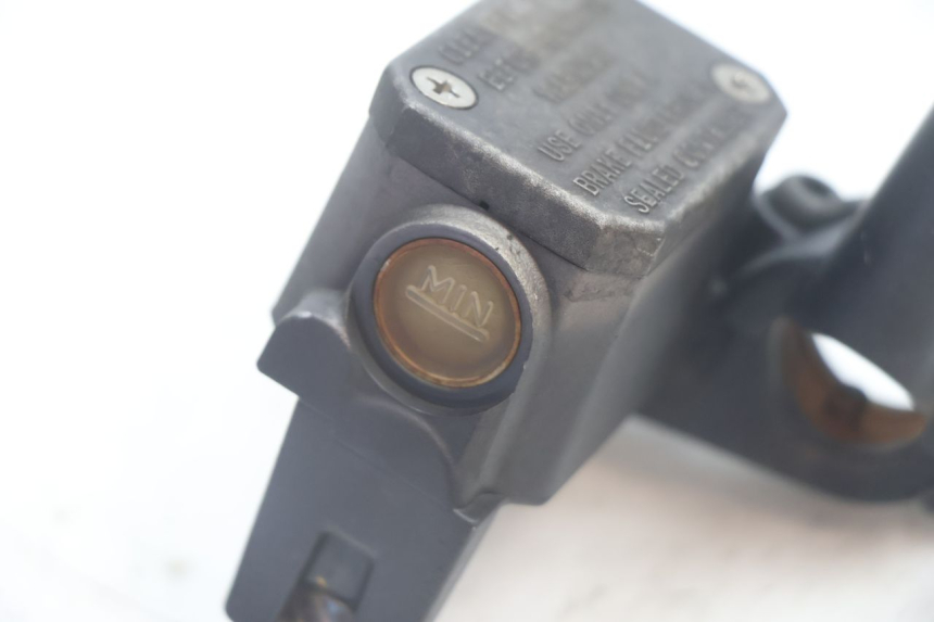 photo de MAITRE CYLINDRE AVANT YAMAHA XMAX X-MAX 125 (2006 - 2009) - Autre angle de vue
